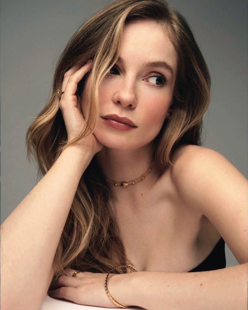 𝐎𝐥𝐢𝐯𝐞. (@blondechxos) on Twitter photo 