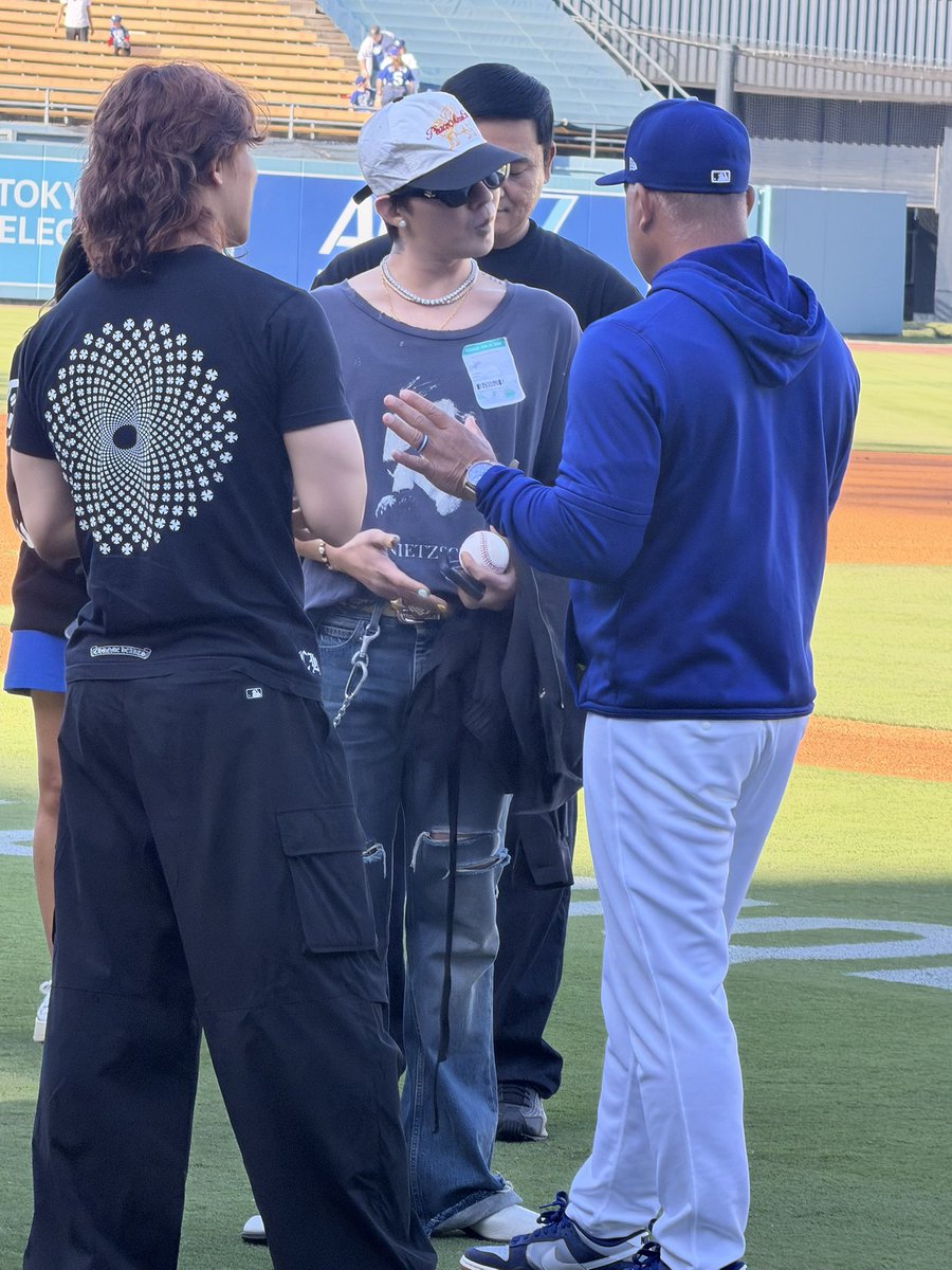 Edward Lewis tweet media