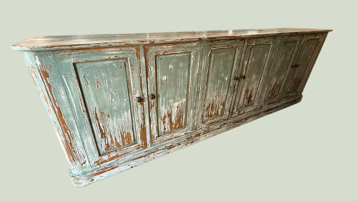 DecorDirect's tweet image. “The New Wave Just Hit”
Something new rolled in… and it didn’t come quietly.

Fresh coastal cabinets.
Sun-washed finishes.
Textures that feel like they’ve lived a few good lives already.
Come see it all.
Lucky will be ready to greet you
 #DecorDirect #CoastalRustic #HomeStyle