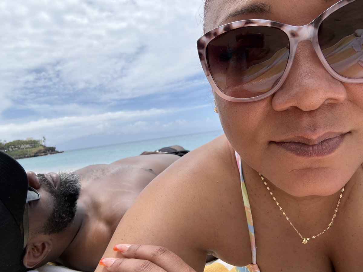 MissMelRan27's tweet photo. One day after his birthday heโs doing #OleMan shit ๐คญ #BeachNaps #Maui ๐๐๏ธ๐ด @bigcory00 https://t.co/iUF5S59rCb