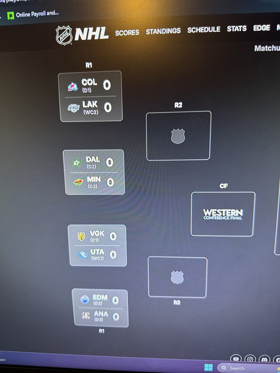 tgar63's tweet photo. 3 teams, 100+ points fighting for one spot in the West CF, meanwhile below you have 4 teams with less than 95 points competing for 2 spots. Seems a little ridiculous to me. @NHL https://t.co/DZk3gbyy0G