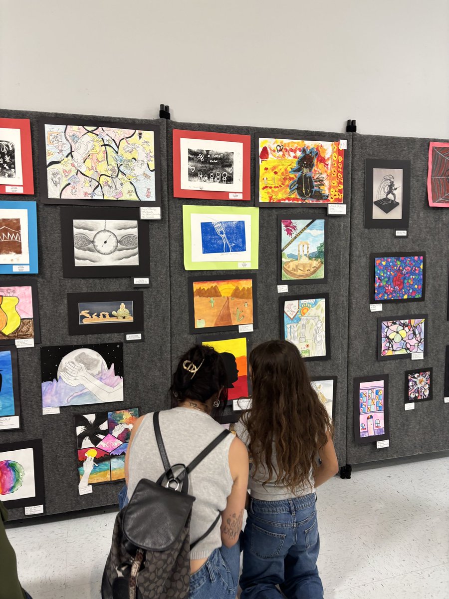 ChannelviewISD's tweet image. Happening now: Come check out the  artwork of our students at the Flukinger Center. We have some talented artists in our district! #WeAreChannelview