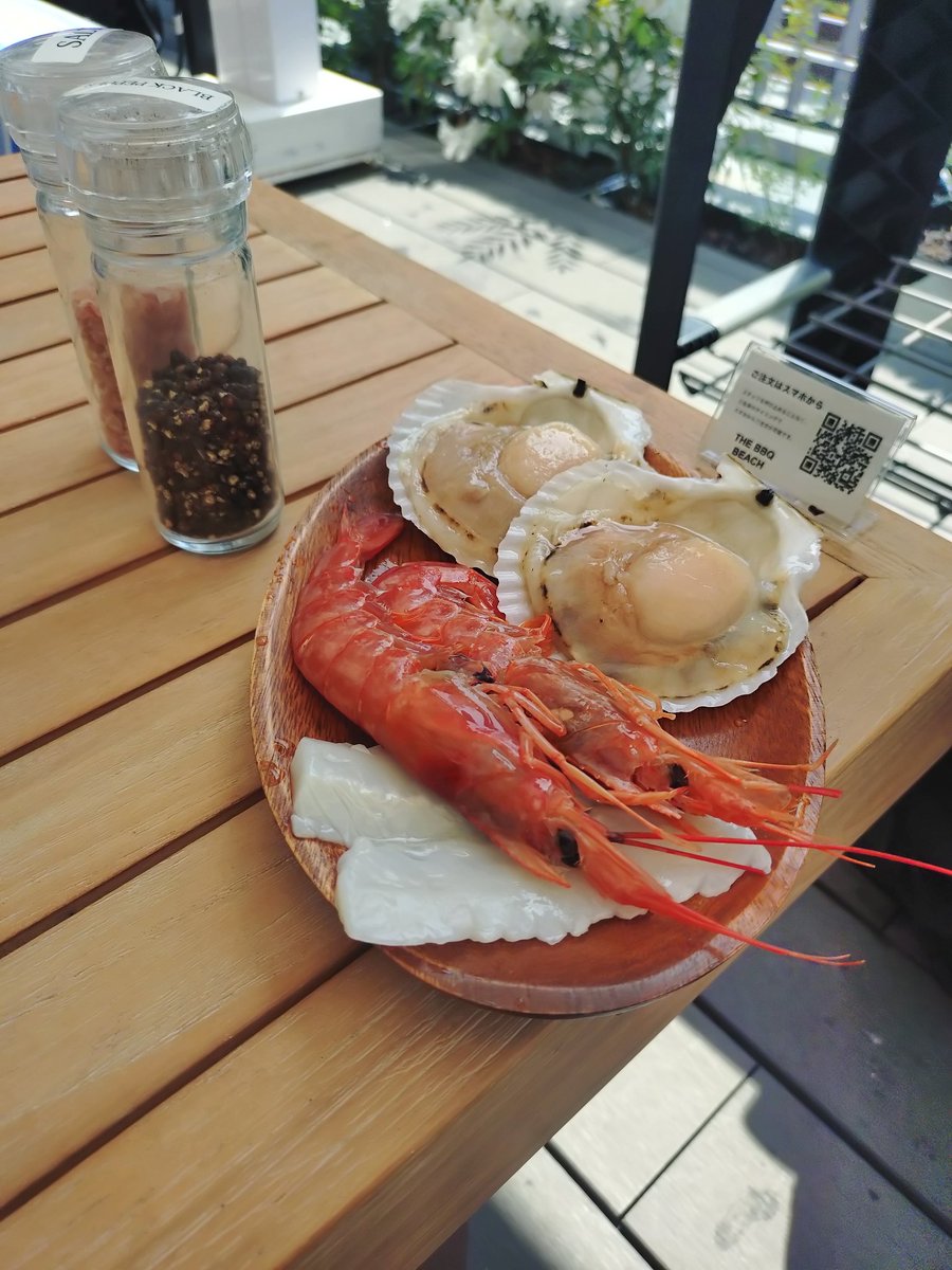 7QZ6zozKf8IfxbG's tweet image. ベースゲートで誕生日おめでとう🎉
3階のバーベＱへ
入場料金１人2000円
私達の他にお客様はいない
納得　　飲み放題アルコール&amp;amp;ソフトドリンクお得感あるでしょけど・・

横浜市庁舎を残して耐震工事を施してホテルとして貸している？らしいけど

#ベースゲート
#ヨコハマ