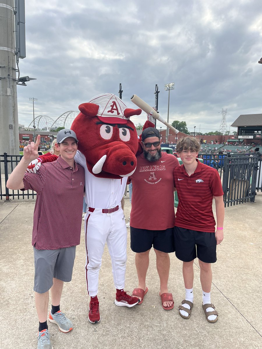 Ribby 🐗⚾️ tweet media