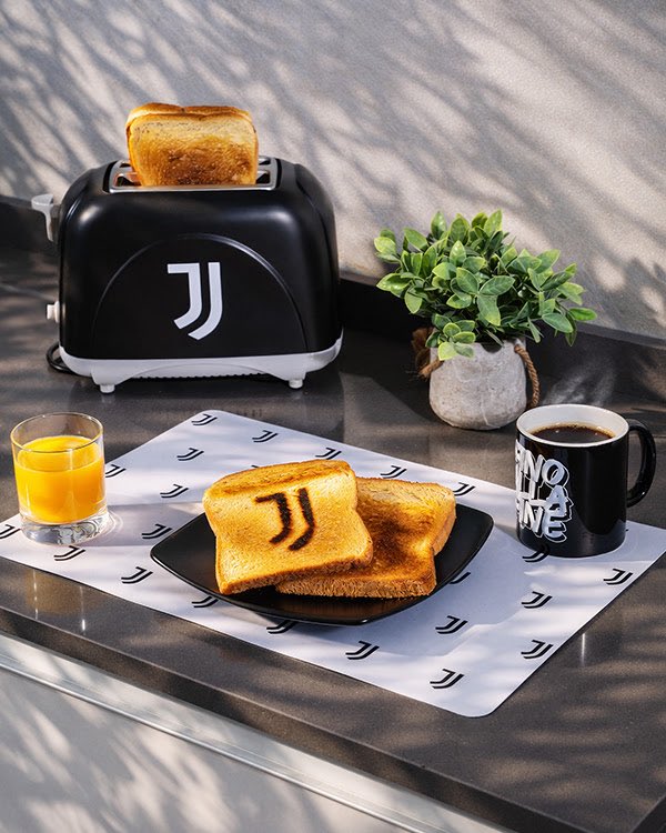 Kit of the Day tweet media