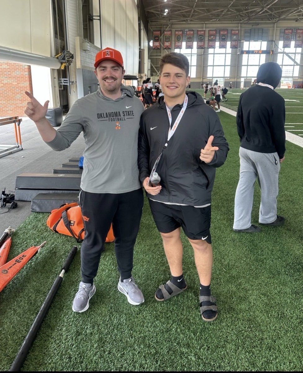 Braxtonbaker32_'s tweet photo. Had an awesome time at @CowboyFB!!!!
Thank you @AndrewLee_CFB for the invite 
Go pokes!! @tahlequah_fb |5’11 | 220 | ATH | https://t.co/vRTcnq39WD