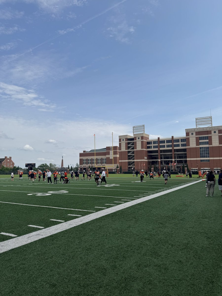 Braxtonbaker32_'s tweet photo. Had an awesome time at @CowboyFB!!!!
Thank you @AndrewLee_CFB for the invite 
Go pokes!! @tahlequah_fb |5’11 | 220 | ATH | https://t.co/vRTcnq39WD