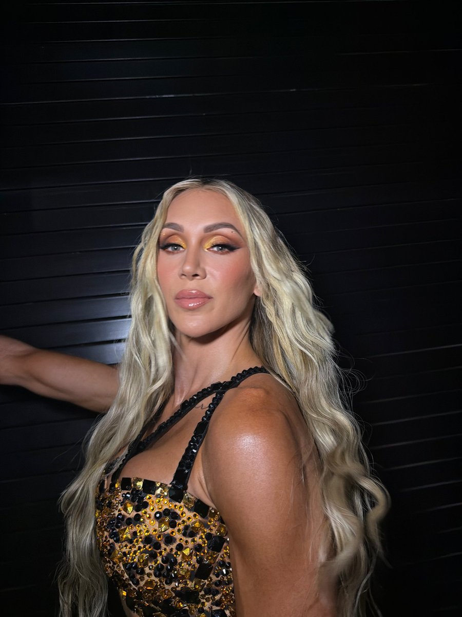 Charlotte Flair tweet media