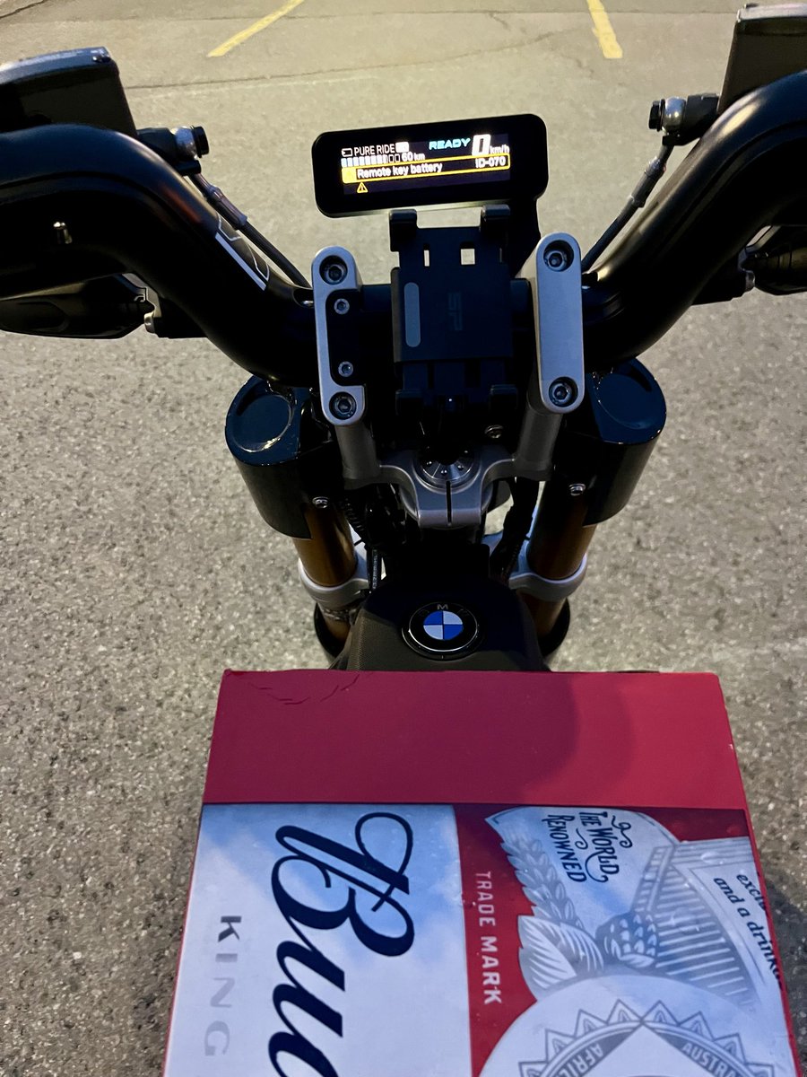 Nice lil rip home post workout with the Beamer… managed to pickup some post workout juice 😆 🍻