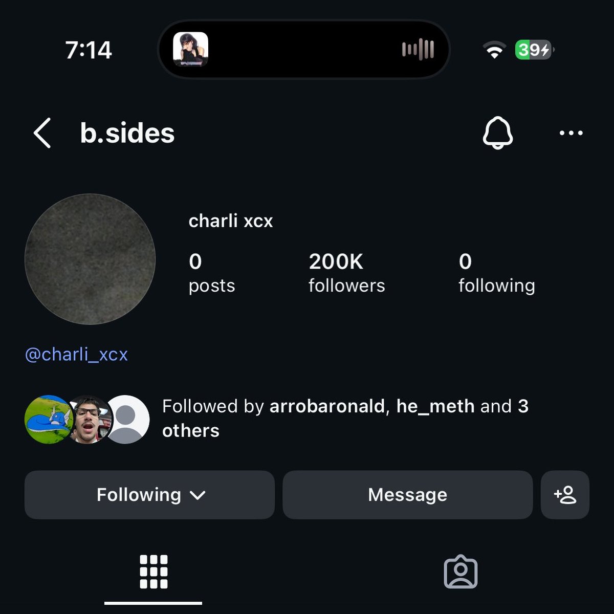 charli hizo publica su cuenta de b.sides!!!!!!!!!!!!