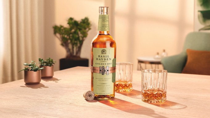 chljeffers's tweet image. #BasilHayden Just Dropped an Unusual New #Rye That’s Perfect for Cocktails | #RobbReport zurl.co/KkZnu
