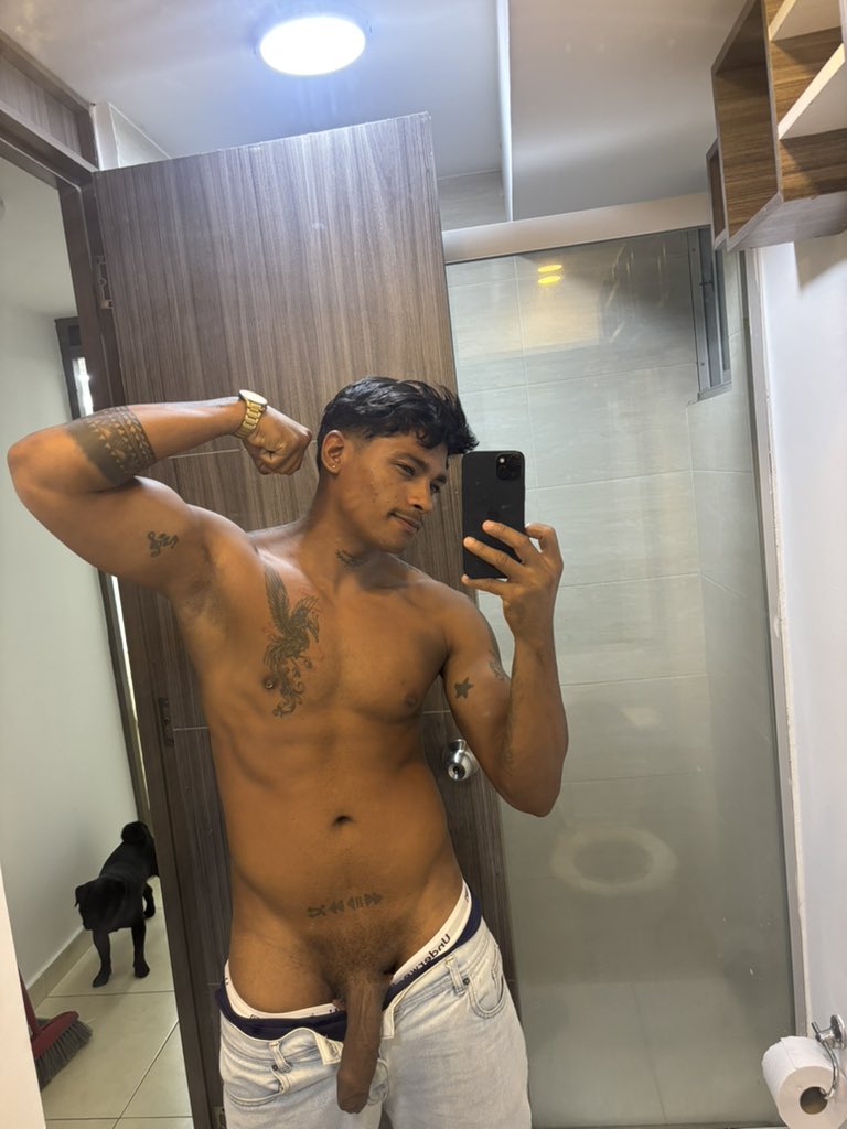 YefersonMarqu20's tweet photo. Una cachetadita o que? 🍆😏

@EventosGaymed15 https://t.co/PgM8HA1zEy