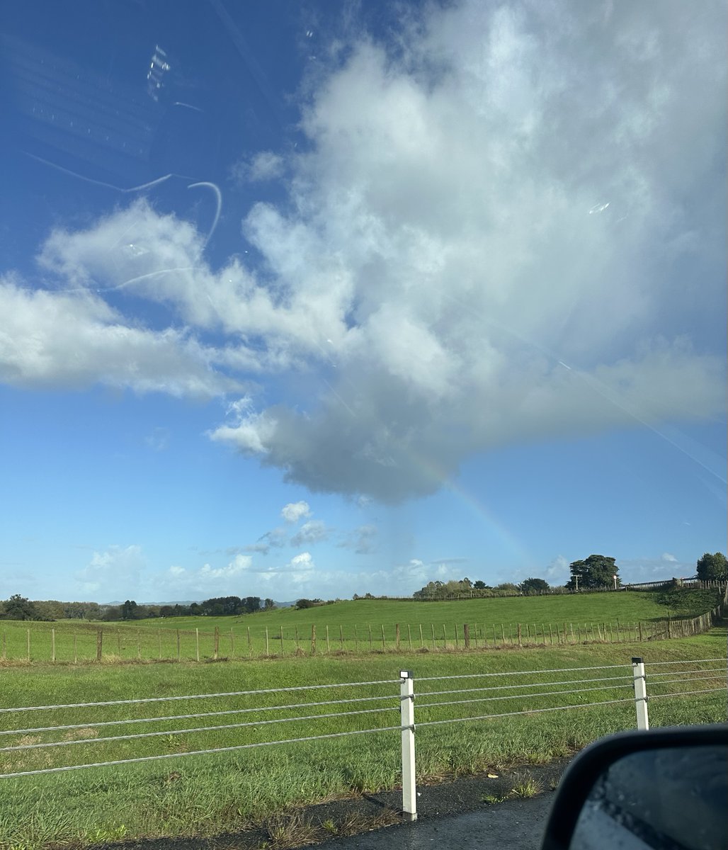 DeborahCooper1's tweet photo. ✨ When you ask, you receive ✨

Yesterday I asked for a rainbow… nothing.
Today, in a moment of gratitude, there it was 🌈

Less force. More trust.
Less searching. More allowing.

If you feel the funk, it’s time to shift ✨
💖 https://t.co/5g4b72knhJ https://t.co/BDHFUu76Yh