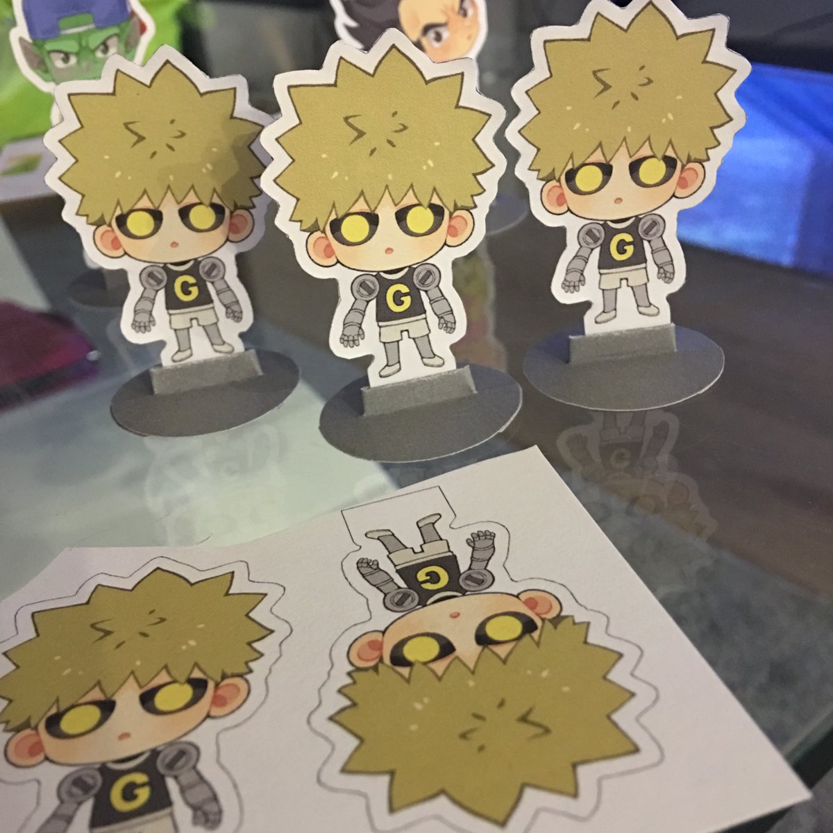 bnkn62's tweet photo. releasing my old paper standee base I made a few years ago. if anyone wants to make their own little desktop guys please share them with me, I want to see! https://t.co/BBSDEThqvx