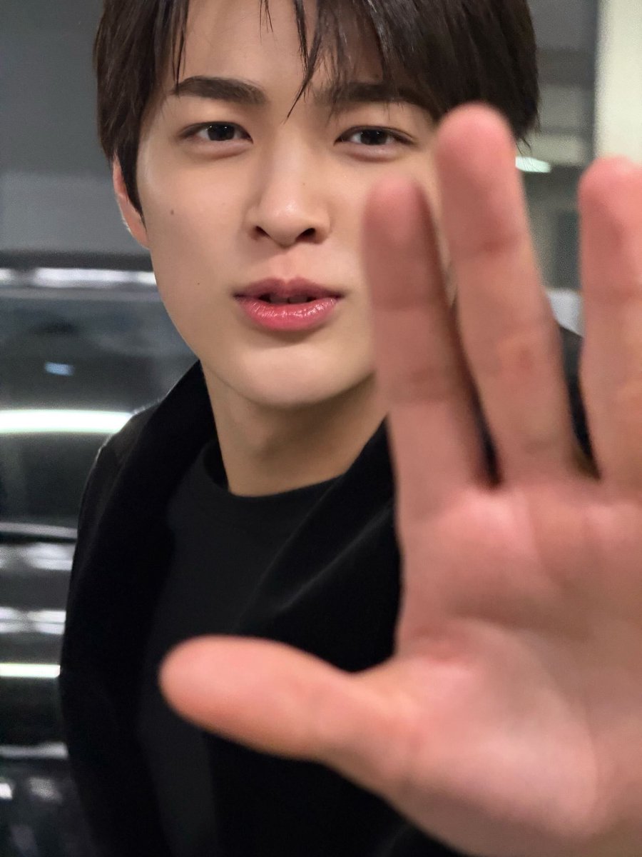 Pulling out the bodyguard act ‘cause the outfit makes me do so. If you ever need professional help from me to protect you, feel free to reach out. You can contact my official email at: ahnkeonho1402@/gmail.com. Always ready to be on duty and keep you safe. Just let me know now!