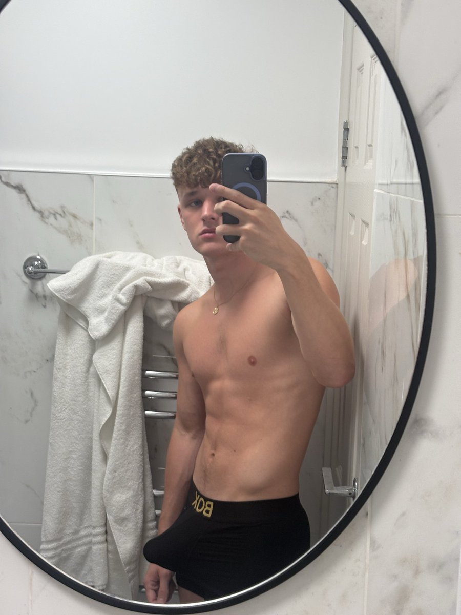 georgethestud tweet media