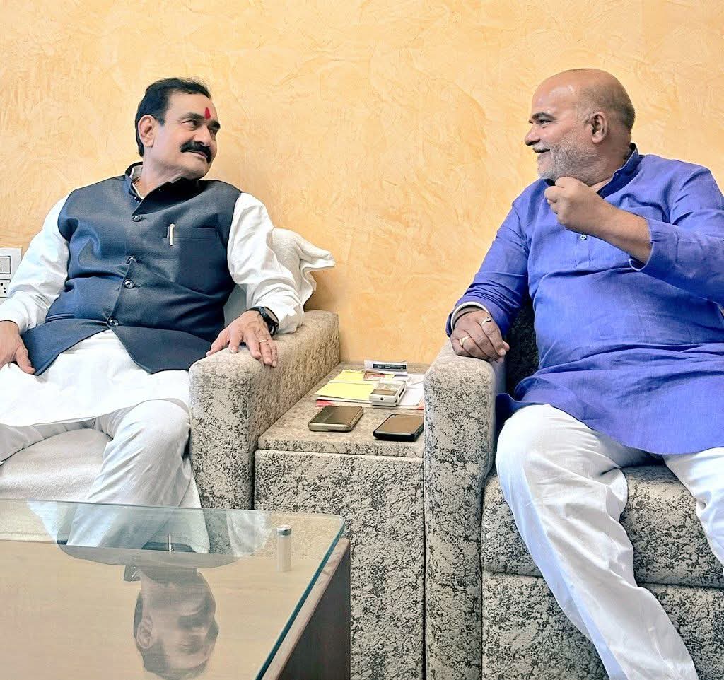 RameshwarBindal's tweet photo. भारतीय जनता पार्टी के वरिष्ठ नेता, म.प्र. सरकार के पूर्व गृहमंत्री, कर्मठ नेता श्री @drnarottammisra जी को जन्मदिन की हार्दिक बधाई। 

जगत जननी पीताम्बरा माई की कृपा सदैव आप पर बनी रहे, आप स्वस्थ, सुदीर्घ और प्रसन्न रहें; यही प्रार्थना करता हूँ। https://t.co/GP5gJ9bIMn