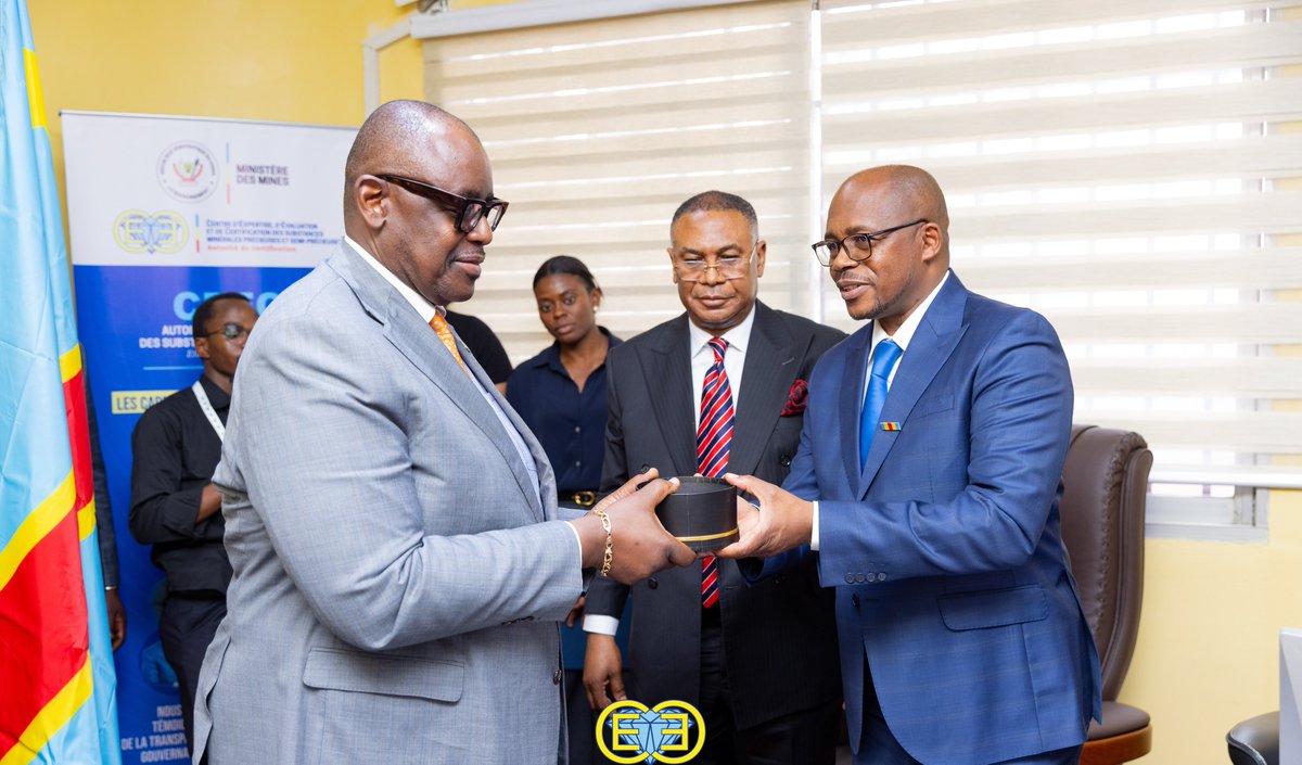 ceecrdc's tweet photo. Le Ministre des Mines, son Excellence Louis WATUM KABAMBA a effectué une visite de travail à la Direction Générale du Centre d'Expertise, d'Evaluation et de Certification des Substances Minérales Précieuses et Semi-précieuses (CEEC), Autorité de Certification, ce mardi 14 avril 2026.
A son arrivée, il a été accueilli par le Président du Conseil d’Administration KALEMBA NKASHAMA Dave, le Directeur Général MUAMBA KANYINKU Freddy ainsi que l’ensemble du personnel.
Au terme de cette visite, le Ministre a exprimé sa pleine satisfaction, saluant la qualité du travail accompli par le Centre et réaffirmant son engagement à accompagner le CEEC dans sa noble mission.
#ceec #mines #RDC @MinMinesRDC
