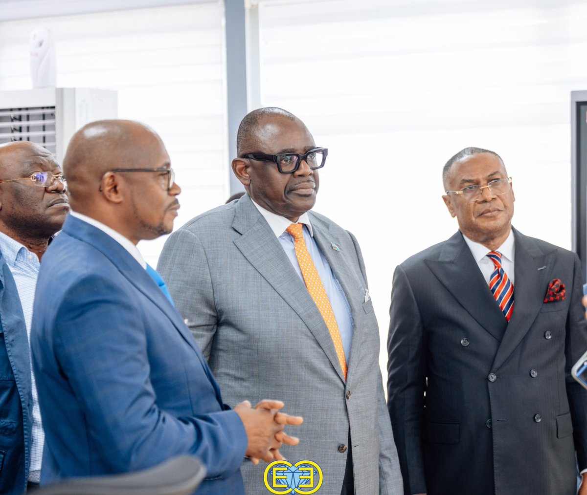 ceecrdc's tweet photo. Le Ministre des Mines, son Excellence Louis WATUM KABAMBA a effectué une visite de travail à la Direction Générale du Centre d'Expertise, d'Evaluation et de Certification des Substances Minérales Précieuses et Semi-précieuses (CEEC), Autorité de Certification, ce mardi 14 avril 2026.
A son arrivée, il a été accueilli par le Président du Conseil d’Administration KALEMBA NKASHAMA Dave, le Directeur Général MUAMBA KANYINKU Freddy ainsi que l’ensemble du personnel.
Au terme de cette visite, le Ministre a exprimé sa pleine satisfaction, saluant la qualité du travail accompli par le Centre et réaffirmant son engagement à accompagner le CEEC dans sa noble mission.
#ceec #mines #RDC @MinMinesRDC