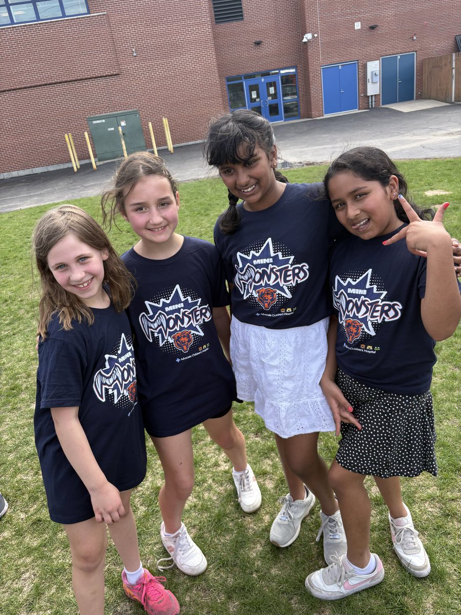 DahmClass3's tweet photo. We had such a blast at the Chicago Bears Mini Monster camp today! #Ivyhillleague https://t.co/AKDhuFZb0n