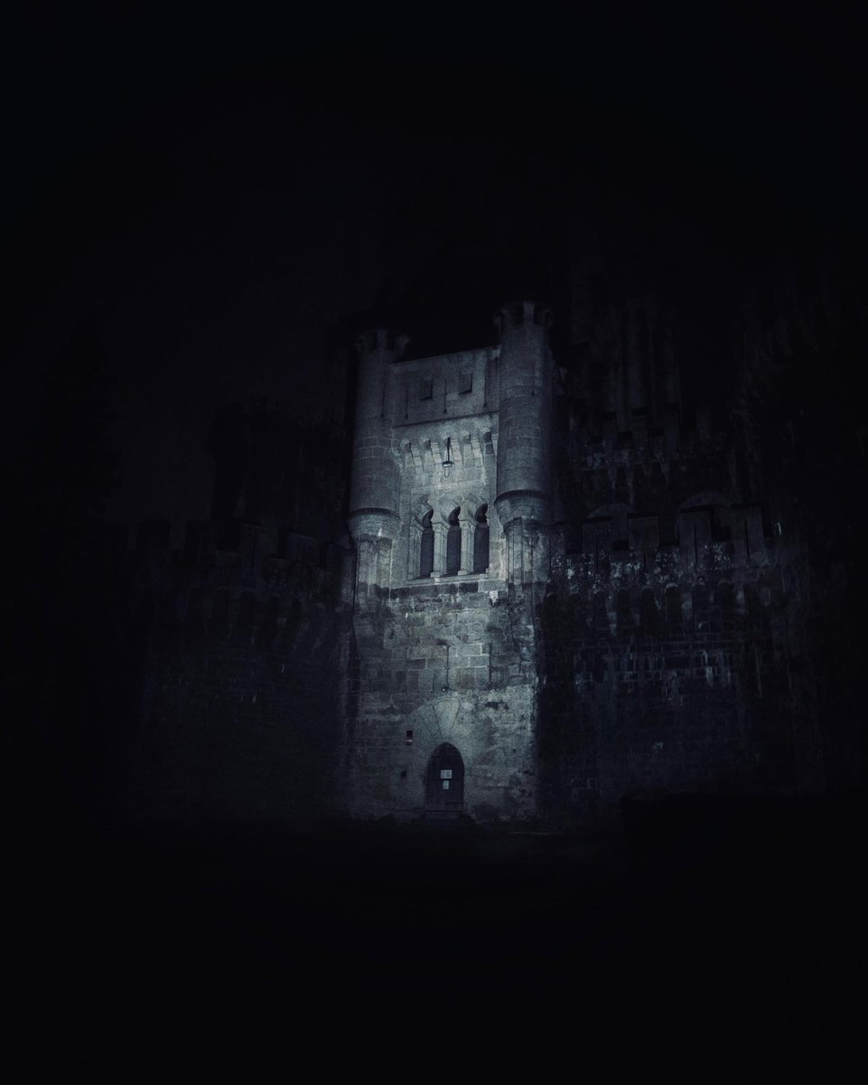 daariox's tweet photo. 📍Castillo de Butrón #urbex https://t.co/MdGsE7rjiP