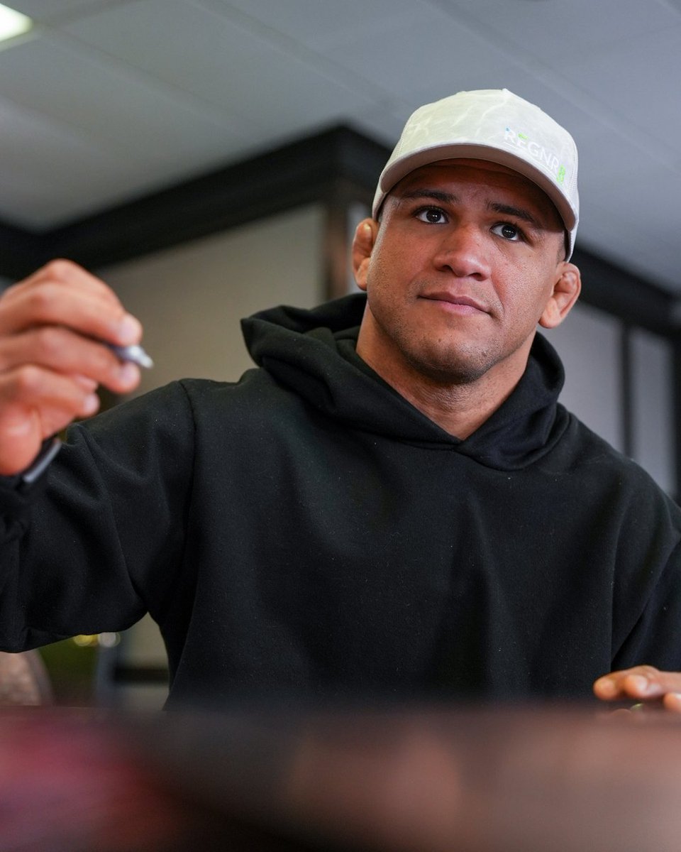 ufc's tweet image. Durinho has arrived 💪

@GilbertDurinho looks to get back to winning ways at #UFCWinnipeg!

[ APRIL 18 | 8pmET on @ParamountPlus ]