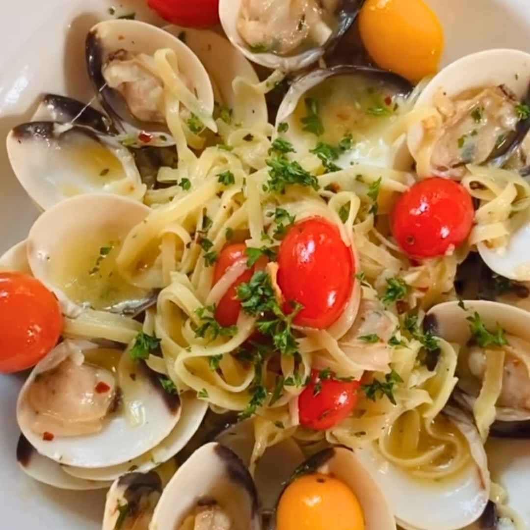 So many pastas, so little time. 🍝

From comforting classics to bold favorites, there’s a pasta for every craving. Make your reservation and dig in: linktr.ee/mamasmeatball