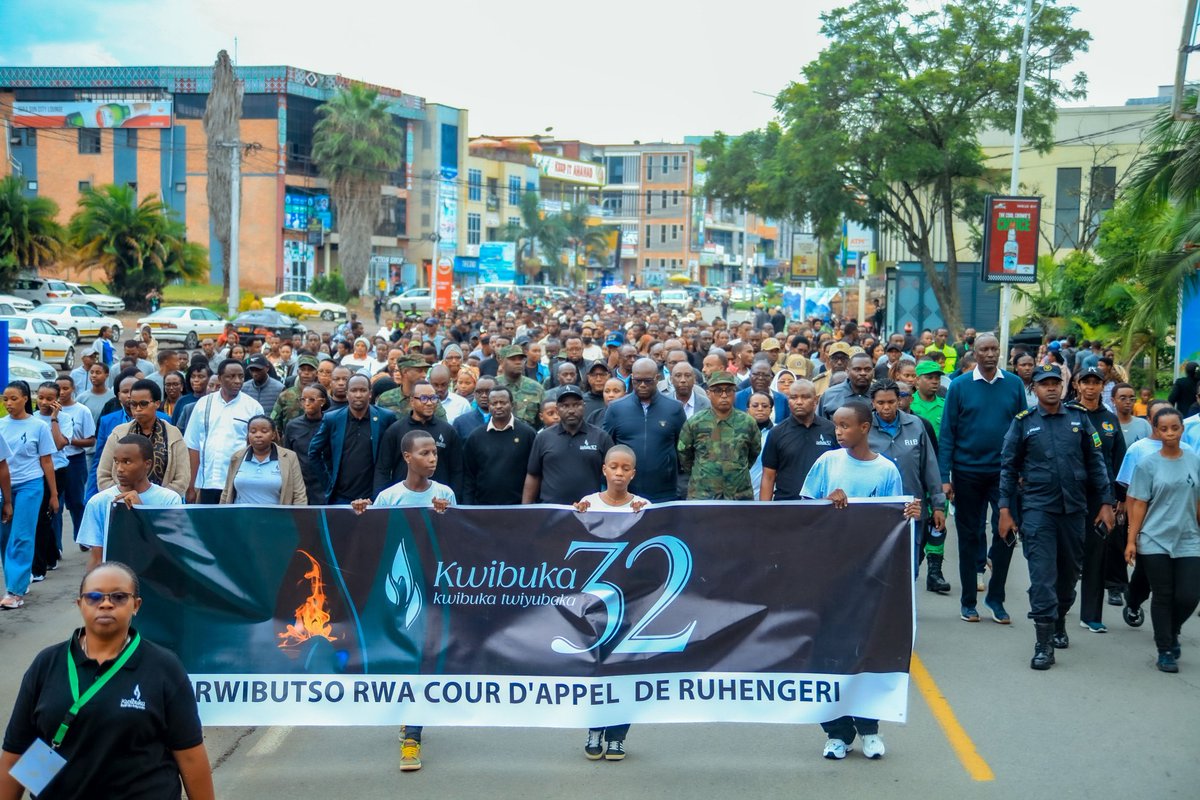 Ibuka_Musanze's tweet photo. Ku rwibutso rw'akarere ka @MusanzeDistrict habereye  Umugoroba wo Kwibuka Abatutsi bazize Jenoside, hazirikanwa by'umwihariko Abatutsi biciwe mu cyahoze ari Urukiko rw'Ubujurire rwa Ruhengeri. Abarokotse Jenoside bashima ko aha hahoze Court d'appel ya Ruhengeri hagizwe urwibutso. https://t.co/JwgrSXkI9l