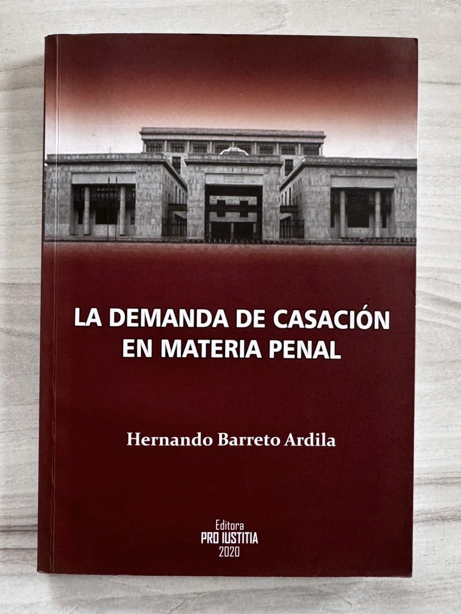 Arpcabogados's tweet photo. Dos obras que constituyen el verdadero ADN de la casación penal en Colombia, combinan el rigor técnico y la estructura, lógica, además de las bases dogmáticas y conceptuales que explican su sentido y alcance dentro del sistema procesal. @julcostaduran10 #cajadeherramientas https://t.co/3QO7wPtkQw