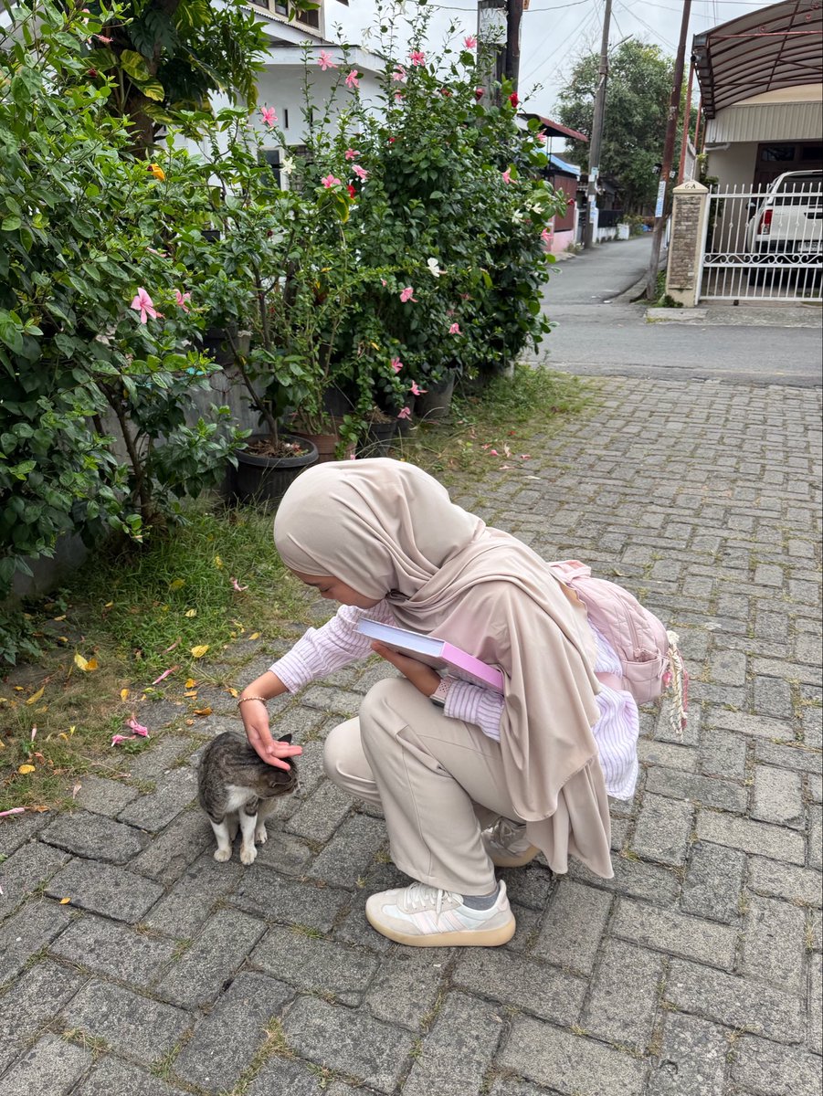 teandbiscuiit's tweet photo. lucuu deh vibes nya kaya diluar negeri gitu 😋🌸 https://t.co/VgnfT7ENWa