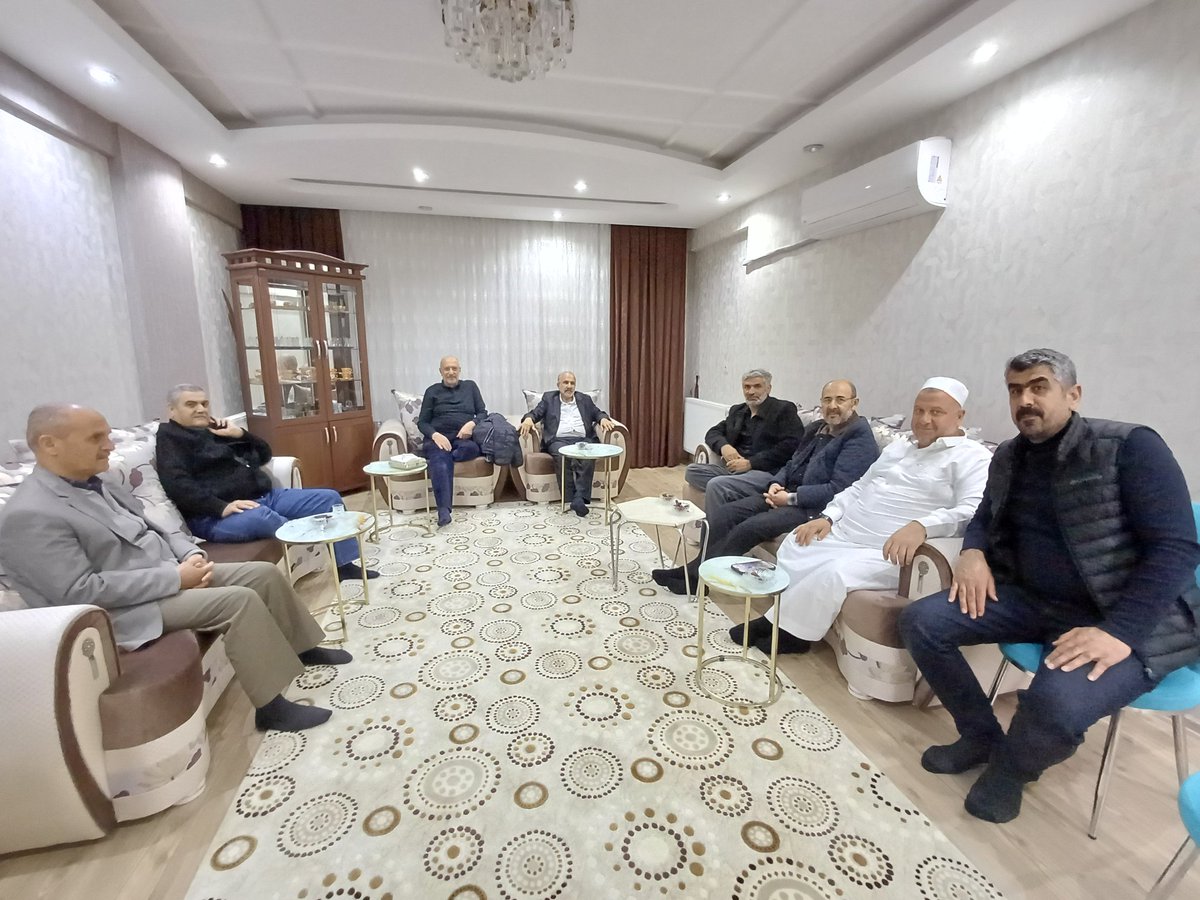 CemalAvcl2's tweet photo. Kutsal topraklardan gelen hocamızı ziyaret ettik Allah kabul ve makbul eylesin inşallah bizede Allah nasip etsin inşallah #umre #kabe @öne çıkar https://t.co/tI0KcA6viu