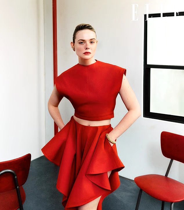 Updates4Cinema's tweet photo. Elle Fanning covers the latest issue of ELLE UK.
📸: Olivia Malone
#ElleFanning #ELLEUK #MagazineCover https://t.co/5OIyGVFa99