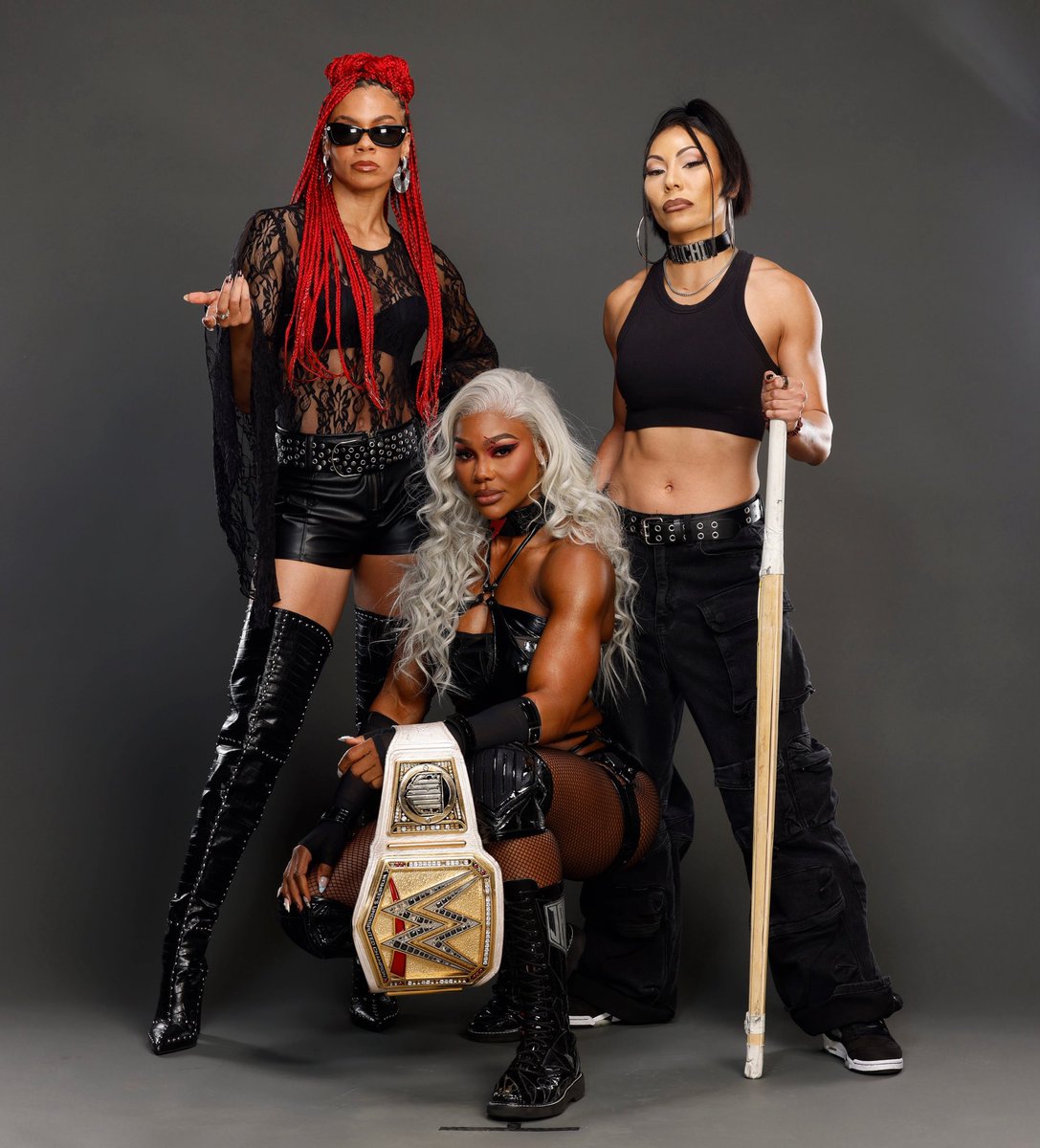 MiaYim's tweet image. Squad Up 🖤

@Jade_Cargill @TheVibeBri 

📸 scott brinegar

#wwe #smackdown #hardcoreprincess #bigmeech