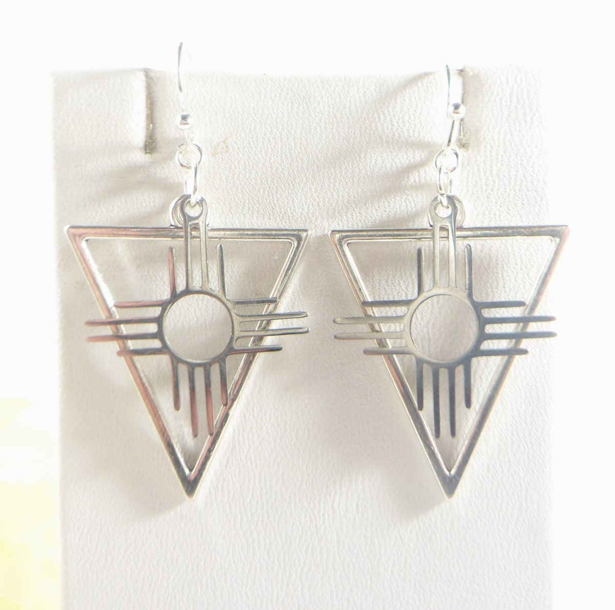 valroseshowers's tweet image. Zia Symbol Earrings, Silver Tone Triangle, New Mexico Jewelry tuppu.net/d58c93f7 #SantaFe #NewMexico #EtsySeller #EtsyShop #SantaFeNewMexico