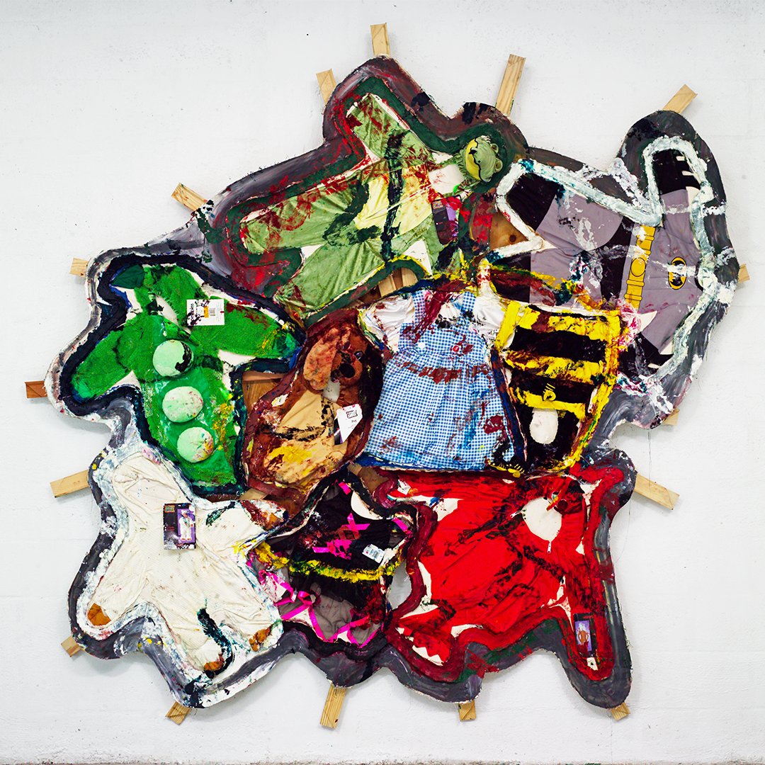 UChiCollegium's tweet photo. Currently on view at the Hammer Museum: Mike Cloud's "Painted Clothing" series. Cloud's works are also on view at the Neubauer Collegium in "Story Structure, Pt. 2," through June 28.

Images courtesy of the artist and Thomas Erben Gallery, New York. https://t.co/CfbI5JM0yW
