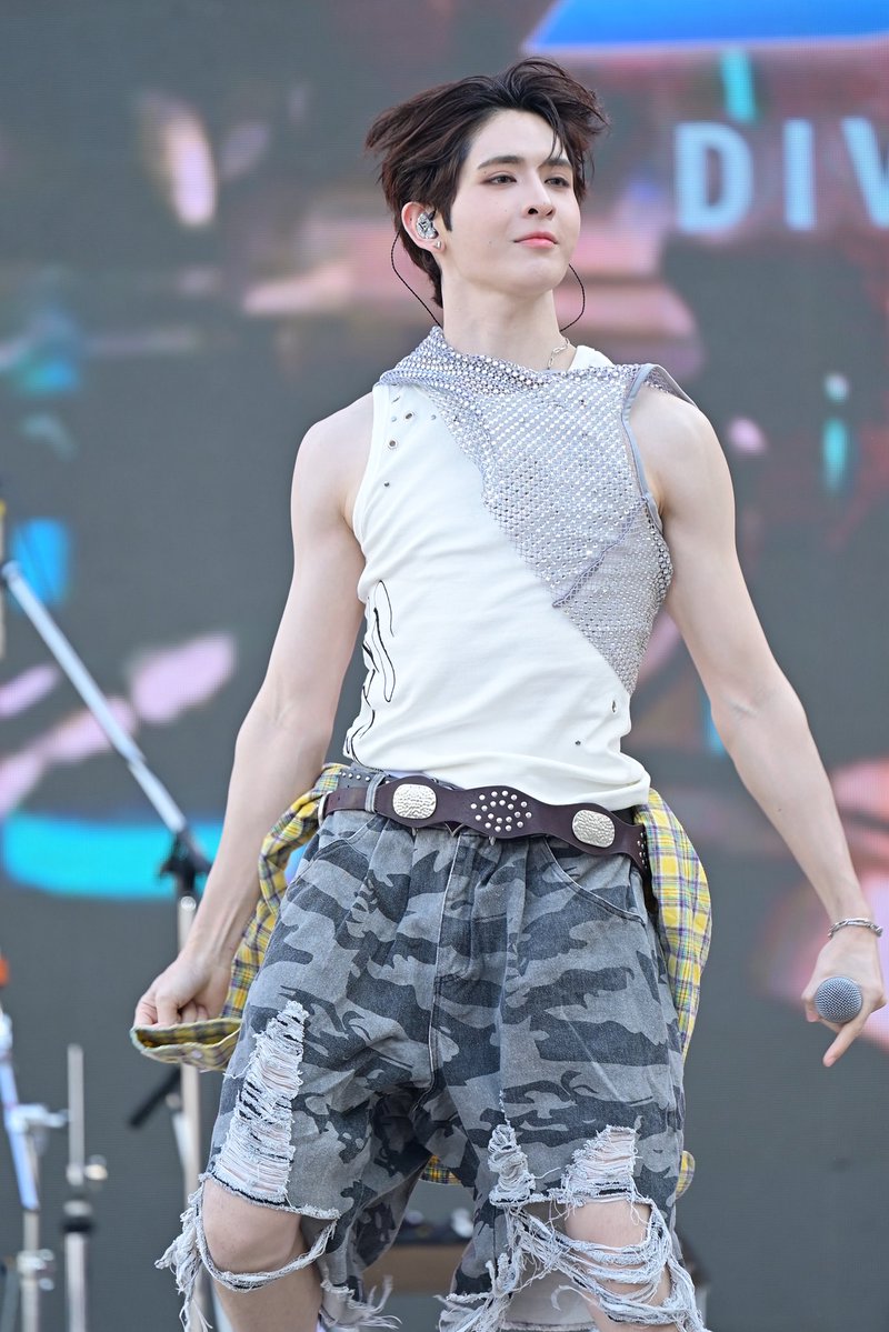 เหมือนไม่เคยใช้ชีวิตตอนกลางวัน แวมไพร์เจมเจม
🥹🔥🌞

DEXX SONGKRAN26 ICONSIAM 
#DEXXxICONSIAM
 #JamesSu