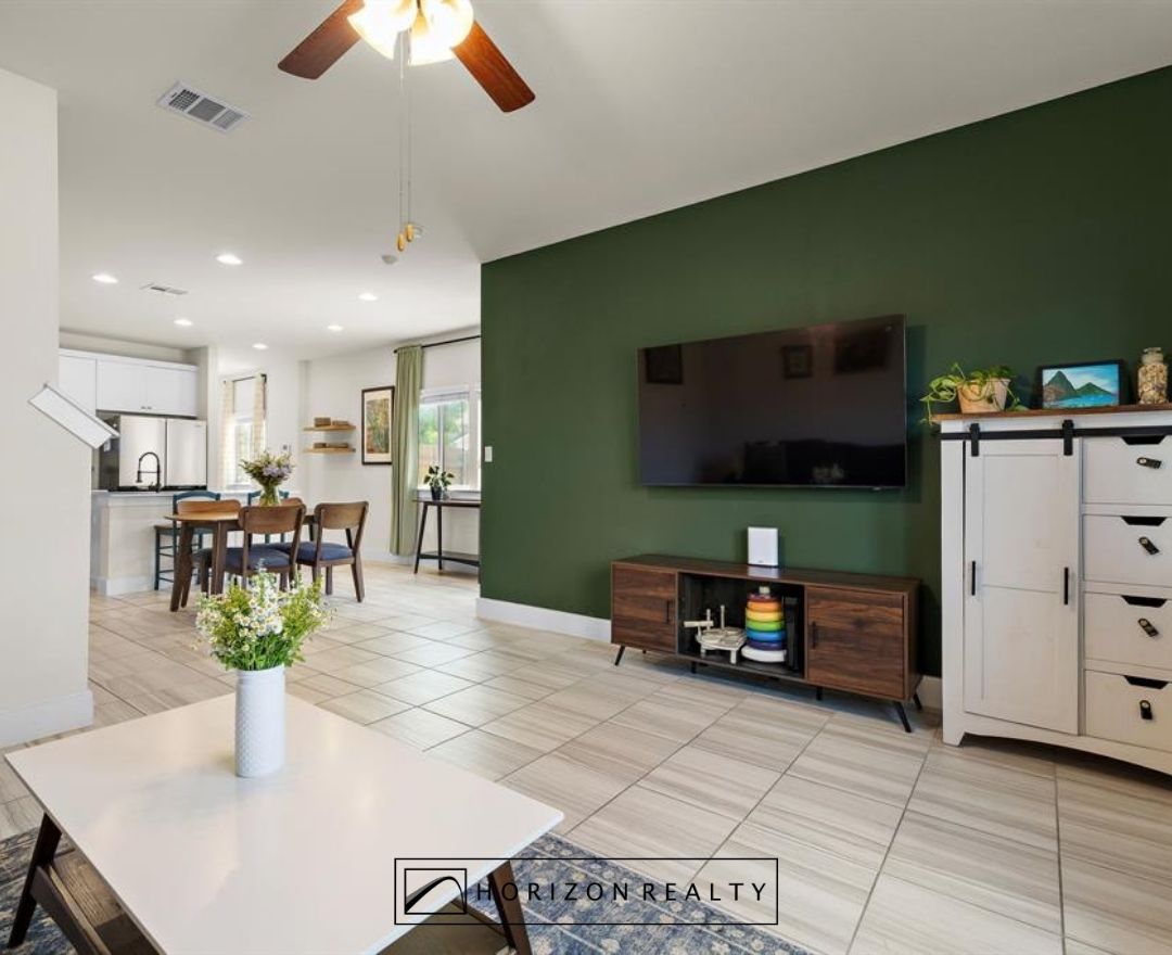 HorizonRealtyTX's tweet image. Horizon Agent, Krista Thompson just listed beautifully maintained 4 bedroom, 2.5 bathroom condo-style home in Georgetown, TX, located in the desirable Saddle Creek neighborhood! #homesweethome #HorizonRealty #justlisted #forsale #RealEstate 
See website: horizonrealtylistings.com/532-white-step…