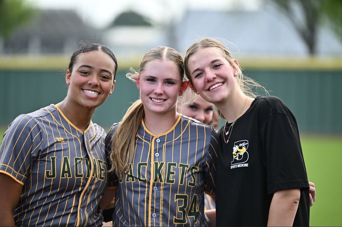 AbbyAtkinson27's tweet image. My team battled and we are District Champs!!! Love these girls! Go Lady Jackets!💚💛💚
#highschool #softball 
@TexasGlory @Gosset41 @GMsportsmedia1 @TxHS_Softball