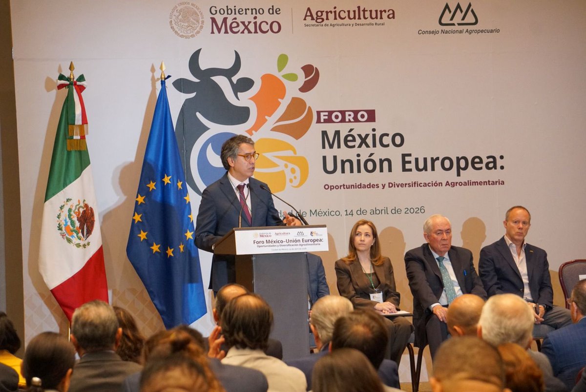 EmbEspMex's tweet photo. El embajador y la consejera de Agricultura 🇪🇸, presentes en Foro México-UE: Oportunidades y Diversificación agroalimentaria, mostrando apoyo decisivo a rápida ratificación del Acuerdo Global Modernizado 🇪🇺-🇲🇽 🤝 y a las grandes oportunidades que éste brindará para ambas partes 🙌 https://t.co/99dyhviPnv