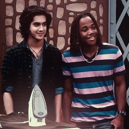 𝒕𝒉𝒐𝒎𝒂𝒔 tweet media