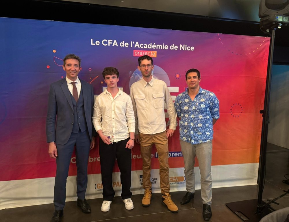 LyceeHutinel's tweet photo. Le lycée  présent au Mas des Escaravatiers pour la soirée organisée par le CFA de l'académie de Nice "les étoiles de l'apprentissage". Mise à l'honneur de la filière métallerie avec Loucas ABASSIN apprenti accompagné de sa famille, son professeur Terry SANNA et l'entreprise BOSI. https://t.co/eODdrSmgNA