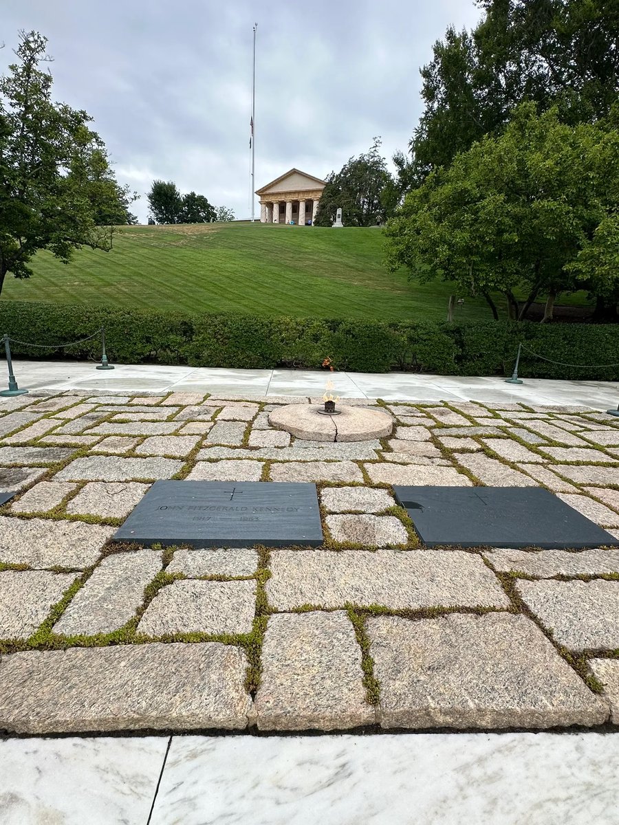 PresidentsVisit's tweet image. More Visual Aids 👁👁 for the “John F Kennedy’s Tomb” Episode of “Visiting the Presidents”! ⚰️🪦🦅🇺🇸🏛 My most recent Visit, in July 2024! 

Check out “John F Kennedy’s Tomb”! visitingthepresidents.com/2026/04/07/sea…

#JohnFKennedy #Arlington #grave #president