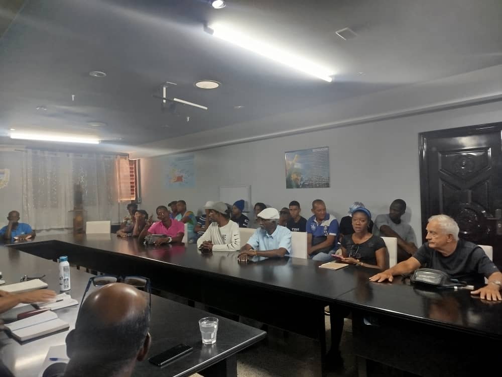 Discusión y análisis del Proyecto del Convenio Colectivo de Trabajo con la Brigada de Explotación Portuaria #4. 
#portuariosdeloriente 
#SantiagodeCuba