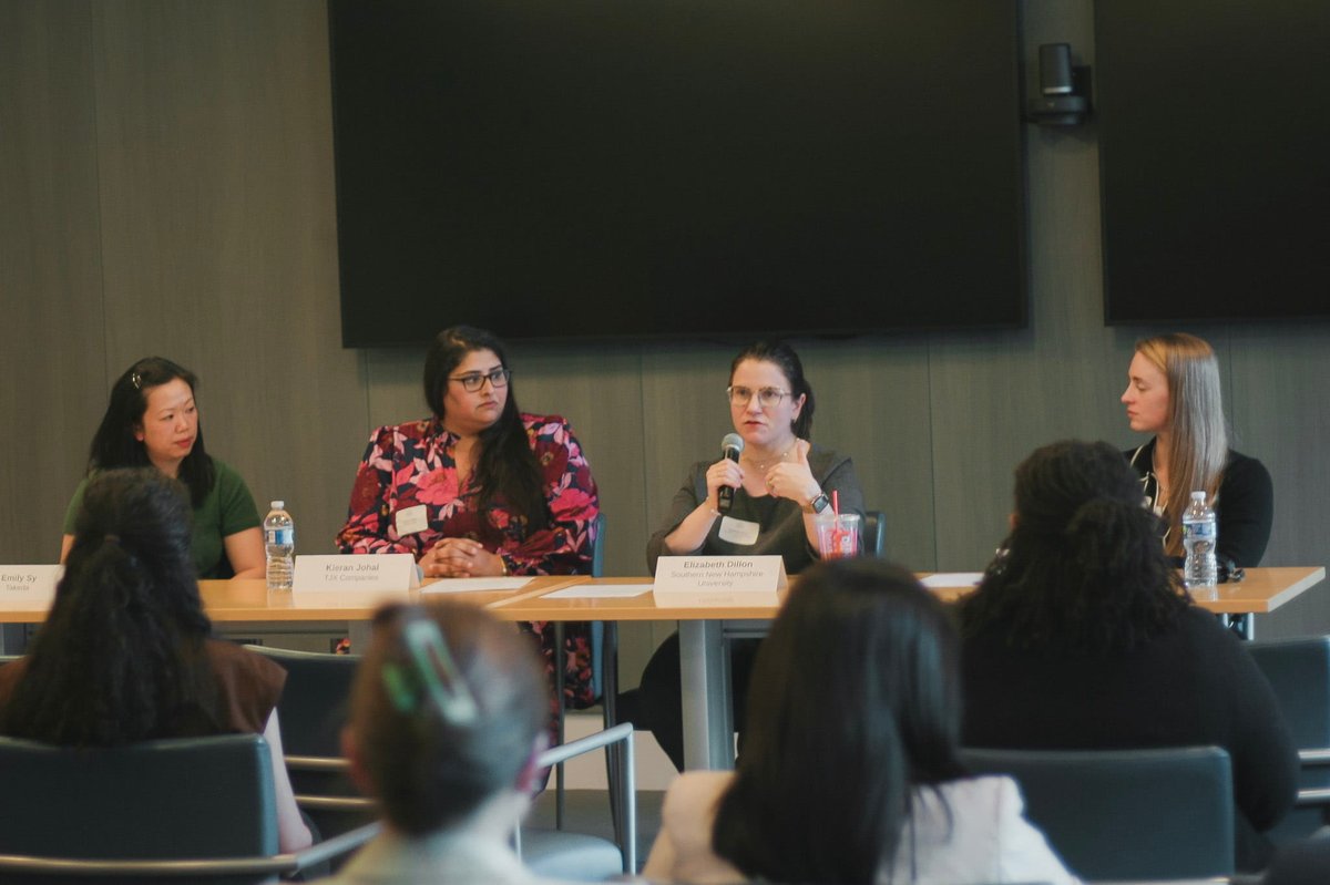 Holland_Knight's tweet image. Holland &amp;amp; Knight's #Boston office enjoyed hosting @WBAofMA for its program "The View from Inside: In‑House Guidance for Young Lawyers." The event allowed new attorneys to hear practical insights from in-house lawyers in the education, healthcare and retail industries about