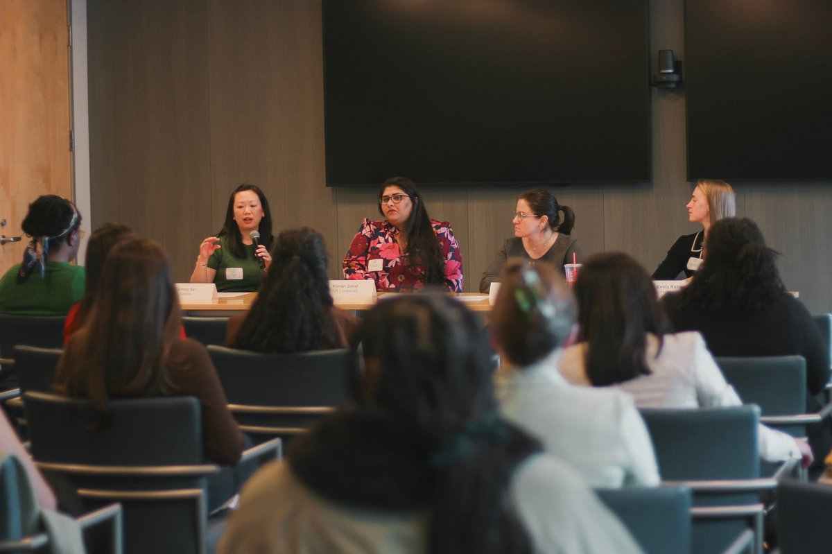 Holland_Knight's tweet image. Holland &amp;amp; Knight's #Boston office enjoyed hosting @WBAofMA for its program "The View from Inside: In‑House Guidance for Young Lawyers." The event allowed new attorneys to hear practical insights from in-house lawyers in the education, healthcare and retail industries about