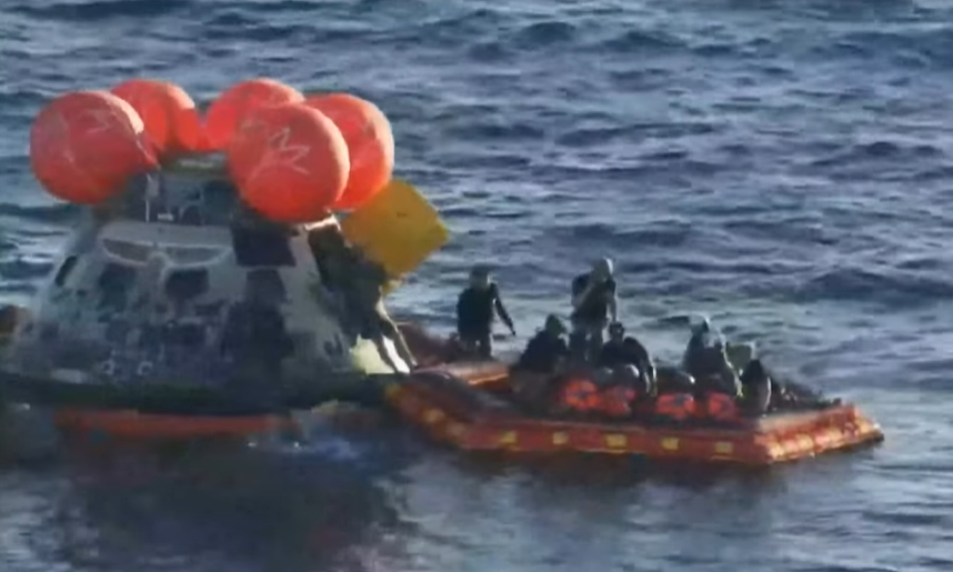 Black Hole tweet media