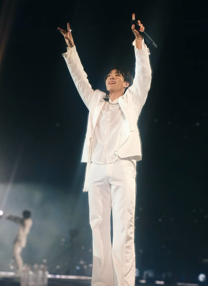 ✶⋆.˚ tweet media