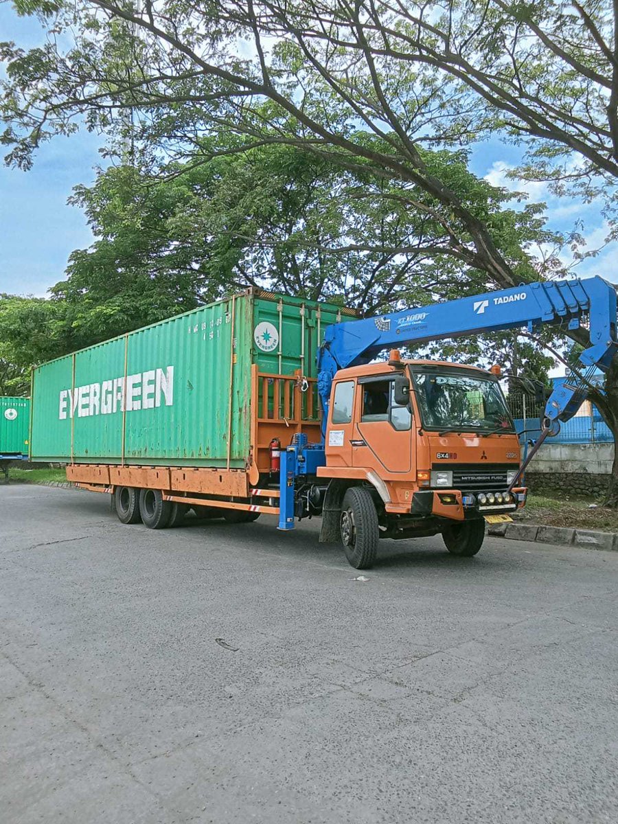 jack_rao11's tweet photo. Jual container bekas ukuran 20 &amp; 40 feet (Dry &amp; Reefer)

Harga container bekas utk saat ini dimulai dari harga:
- 20GP 23jt/unit
- 40HC 35jt/unit

Kondisi 70% keatas

- Harga diatas blm termasuk ongkos delivery kelokasi pembeli
- Lokasi di Belawan, Medan

HP &amp; WA: 0877-6049-6041 https://t.co/M8rNbCbj8p