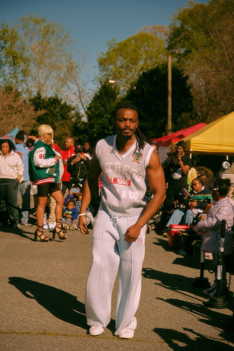 whoisbegin's tweet photo. BLOCKFEST 26 90’s Edition 
📸: @Julysveryownn 
👕👖: AME HONOR ROLL SET
👟: @AmazonFashion https://t.co/xd5MAKGl9I