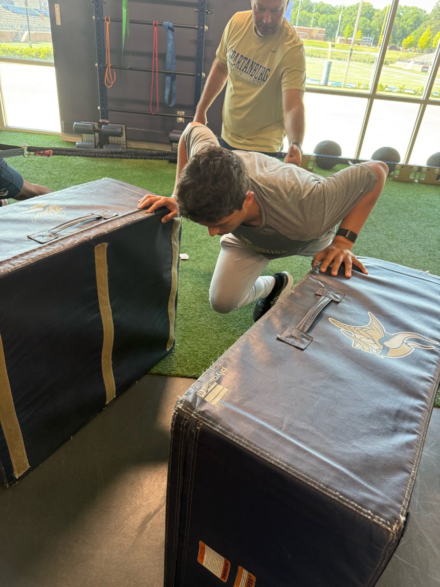 Spartanburg_FB's tweet photo. The standard is clear when the Head Coach is out front demonstrating the work.

Lead it. Teach it. Demand it.

#GoldStandard https://t.co/hTF0Ydu9l8